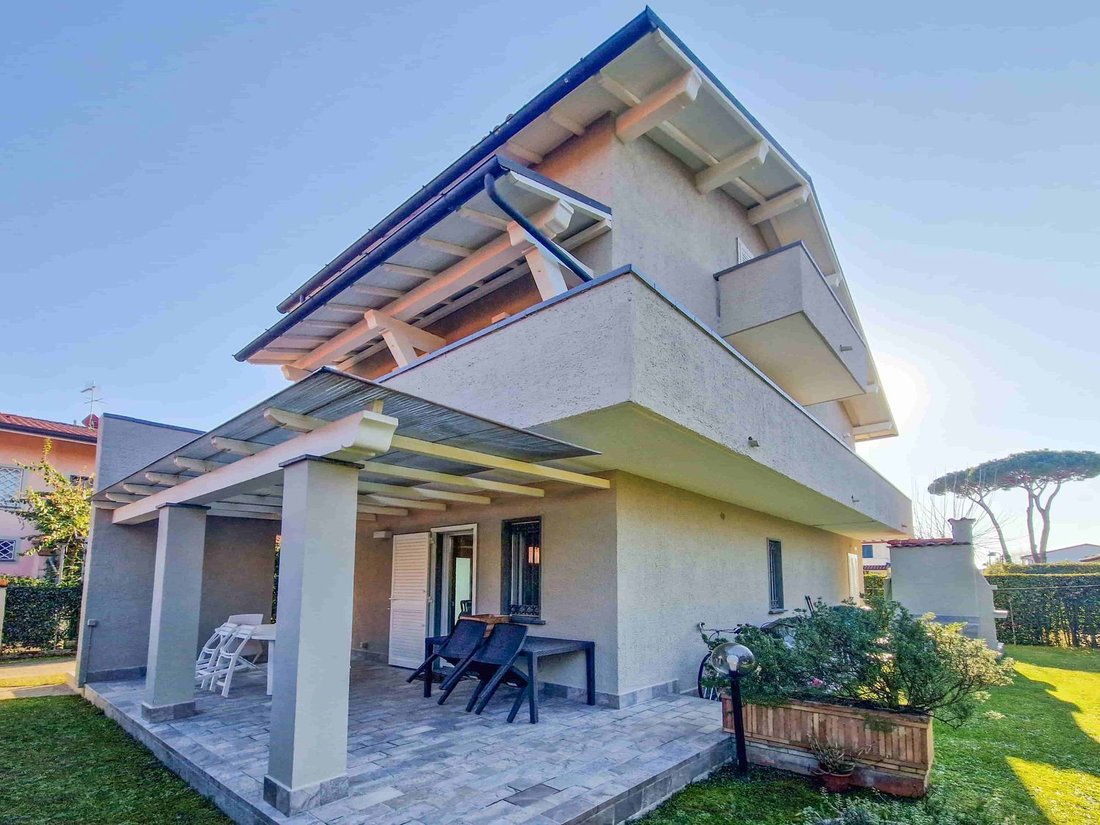 House in Center, Forte dei Marmi, Tuscany 2 - 12507896