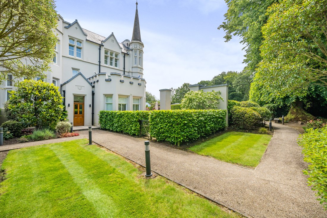 Apartment in Kingswood, Reigate and Banstead, England 1 - 14418311
