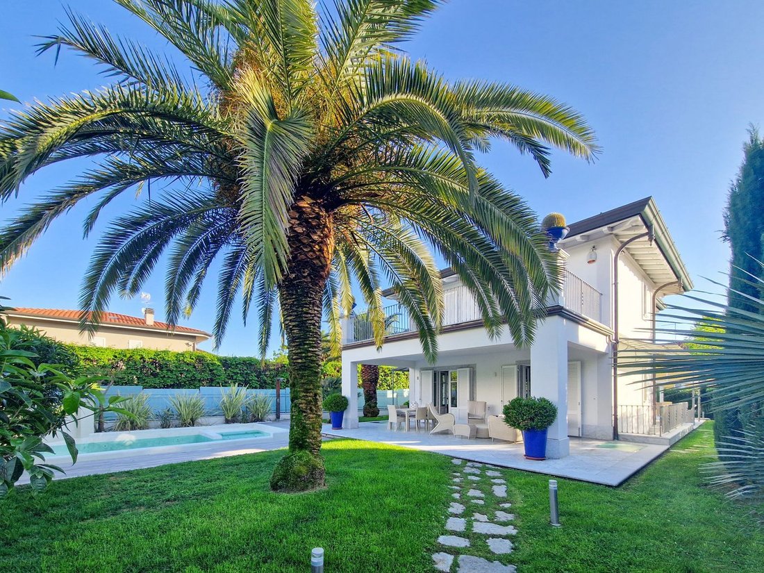 House in Center, Forte dei Marmi, Tuscany 3 - 14215239