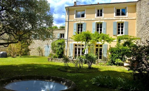 House in Ouest, Saint-Paul-Trois-Châteaux, France 1
