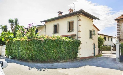 House in Center, Forte dei Marmi, Tuscany 1