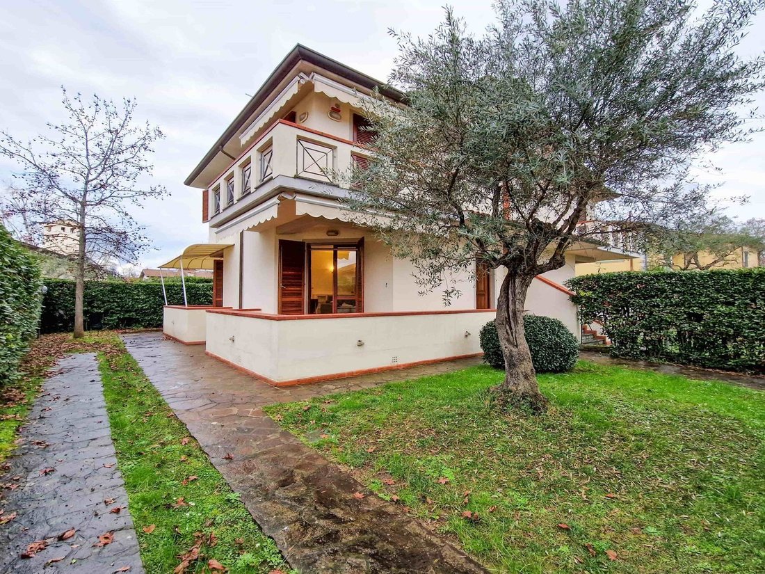 House in Tonfano, Pietrasanta, Italy 1 - 12982742