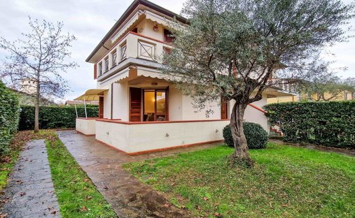 House in Tonfano, Pietrasanta, Italy 1