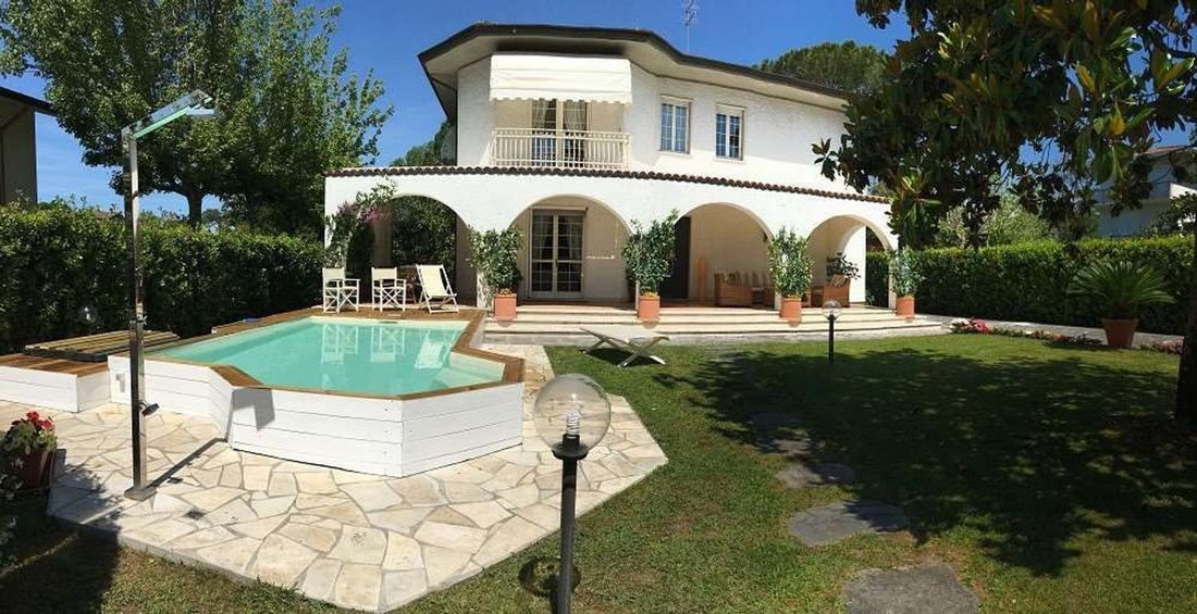 House in Center, Forte dei Marmi, Tuscany 1 - 12268203