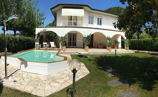 House in Center, Forte dei Marmi, Tuscany 1