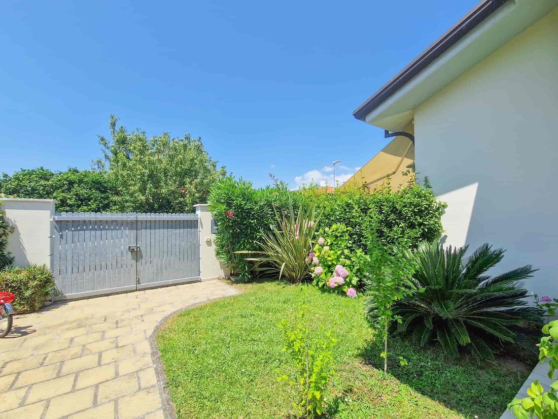 House in Caranna-Vaiana, Forte dei Marmi, Tuscany 3 - 12982775