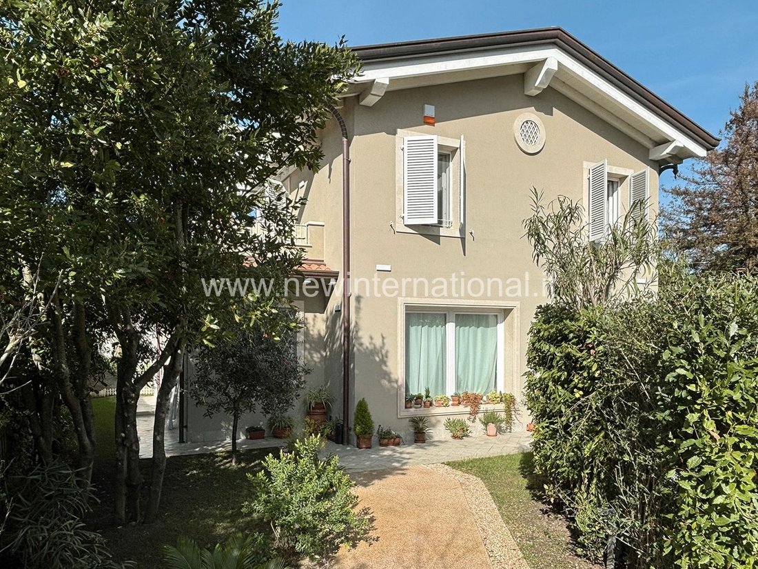 Villa in Cinquale, Montignoso, Tuscany 1 - 14131807