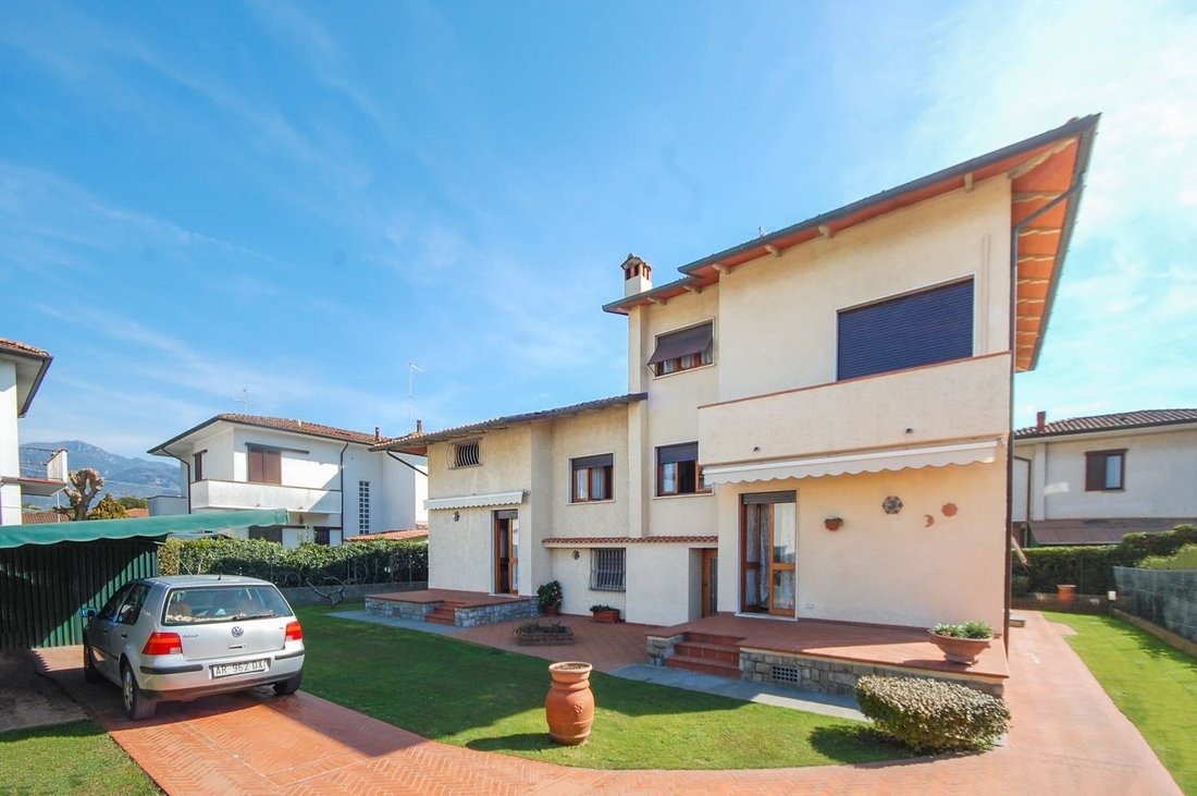 House in Tonfano, Pietrasanta, Italy 1 - 14286601