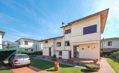 House in Tonfano, Pietrasanta, Italy 1