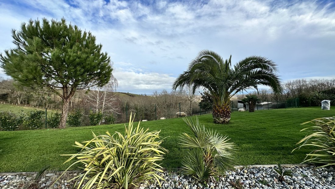 Vue Imprenable Sur Les Vallons Pour Cette In Anglet, Nouvelle Aquitaine