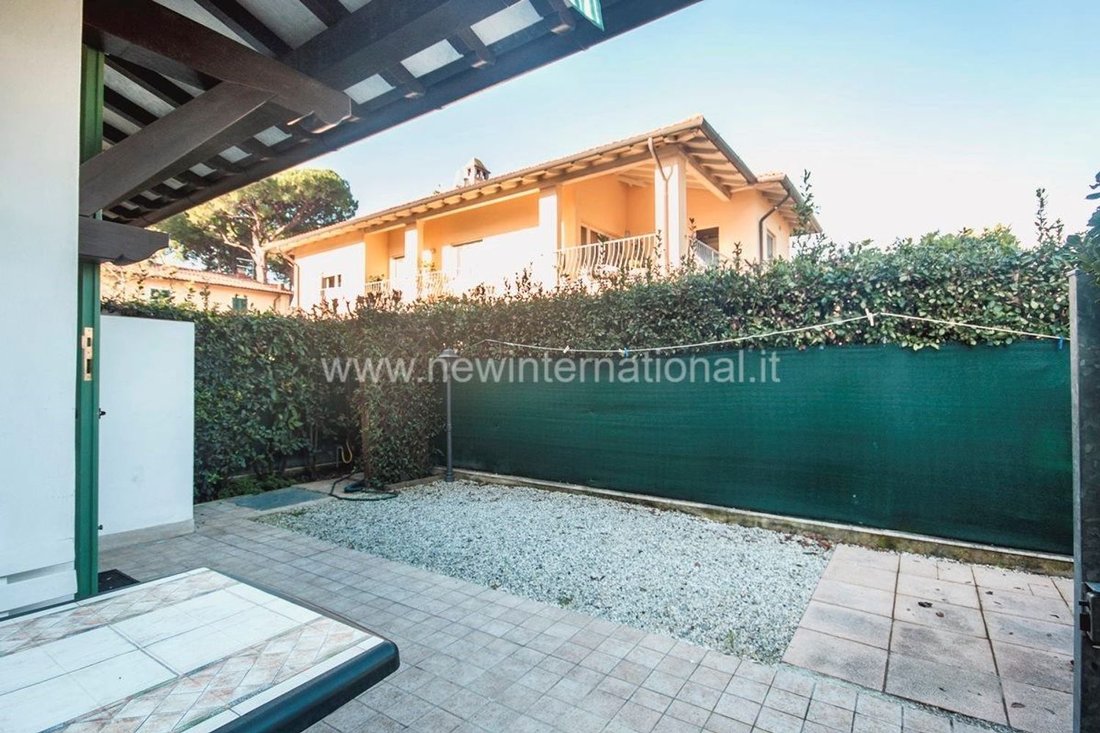House in Vittoria Apuana, Forte dei Marmi, Tuscany 4 - 12508053