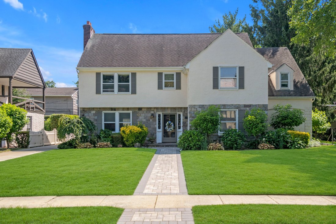 House in Rockville Centre, New York, United States 1 - 14420409