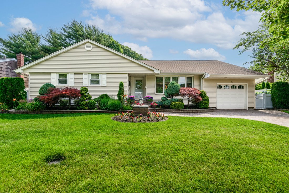 5 Ann Drive, Syosset, New York, In Syosset, New York, Vereinigte ...