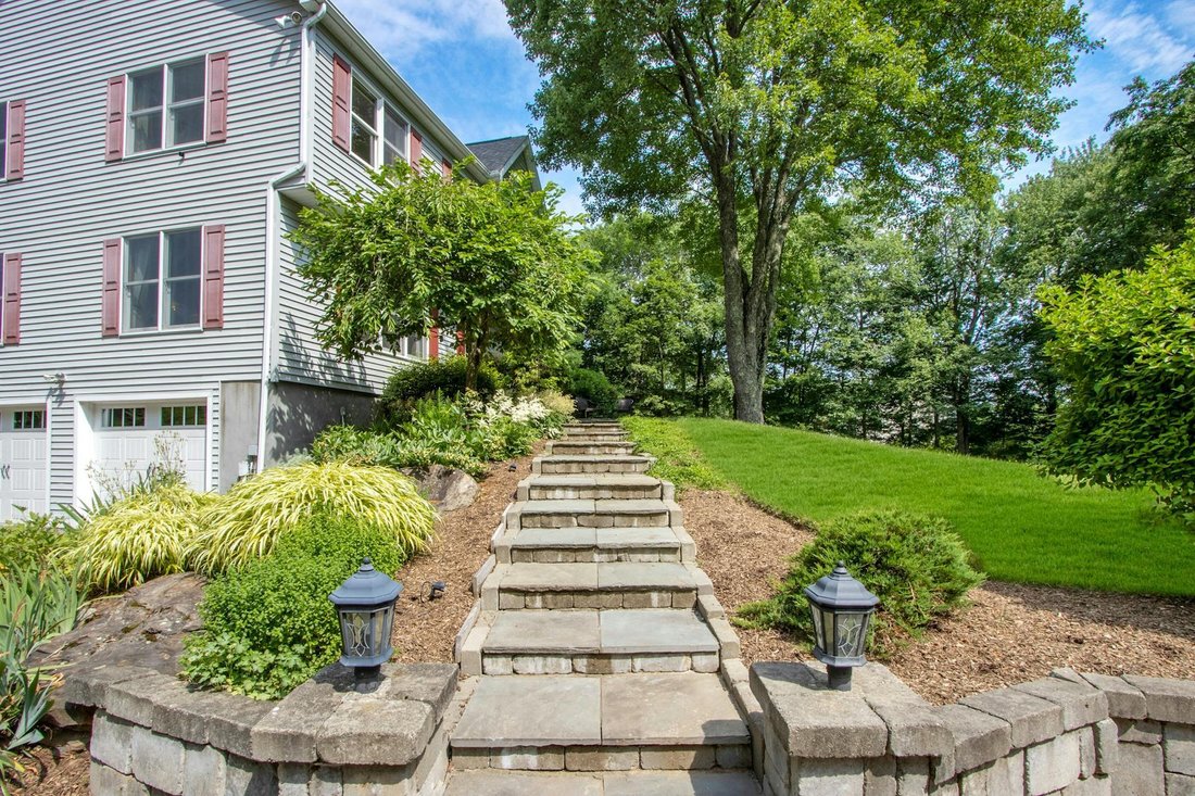 Colonial In Park Like Setting En Patterson, Nueva York, Estados Unidos