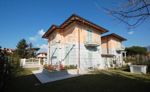 Villa in Tonfano, Pietrasanta, Italy 1