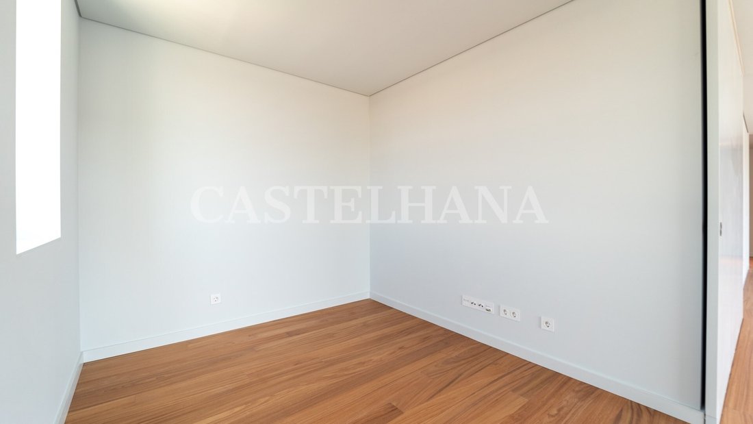 New 4+1 Bedroom Flat In Matosinhos Sul In Matosinhos, Porto District ...