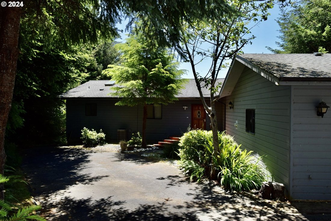 House in Gold Beach, Oregon, United States 1 - 14423859