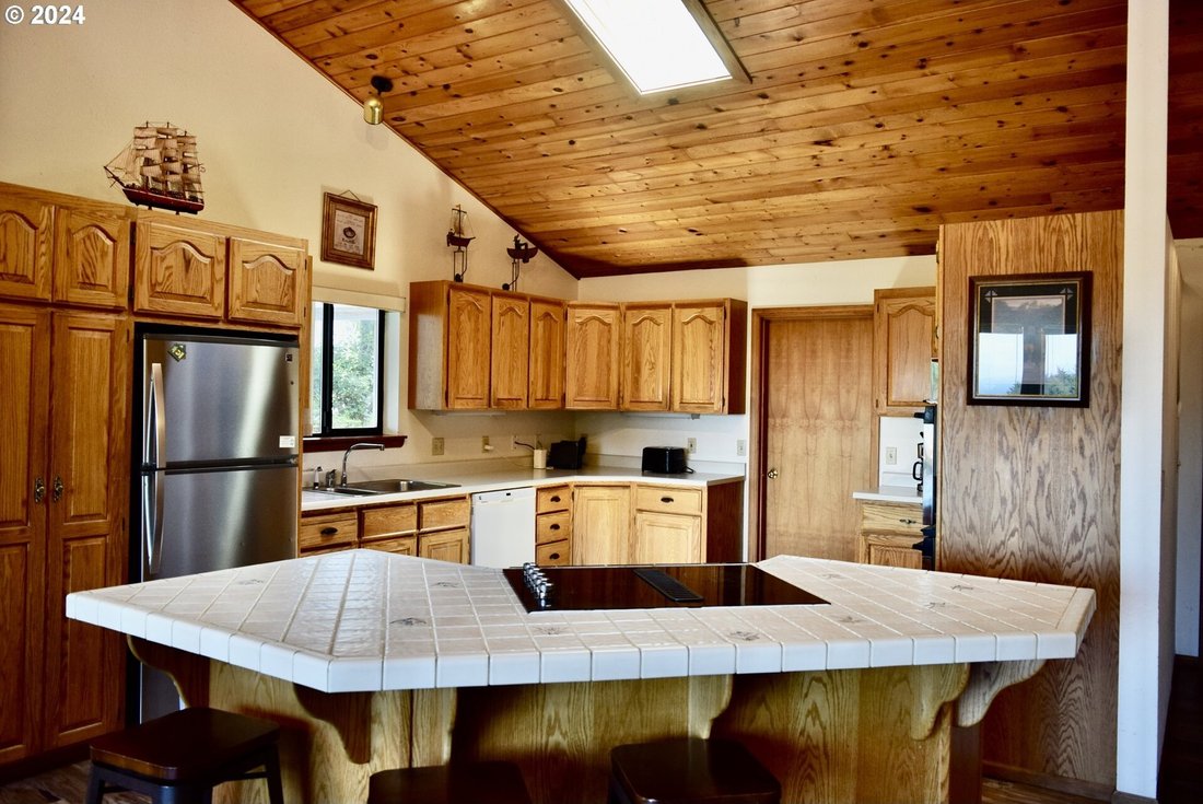 House in Gold Beach, Oregon, United States 3 - 14423859