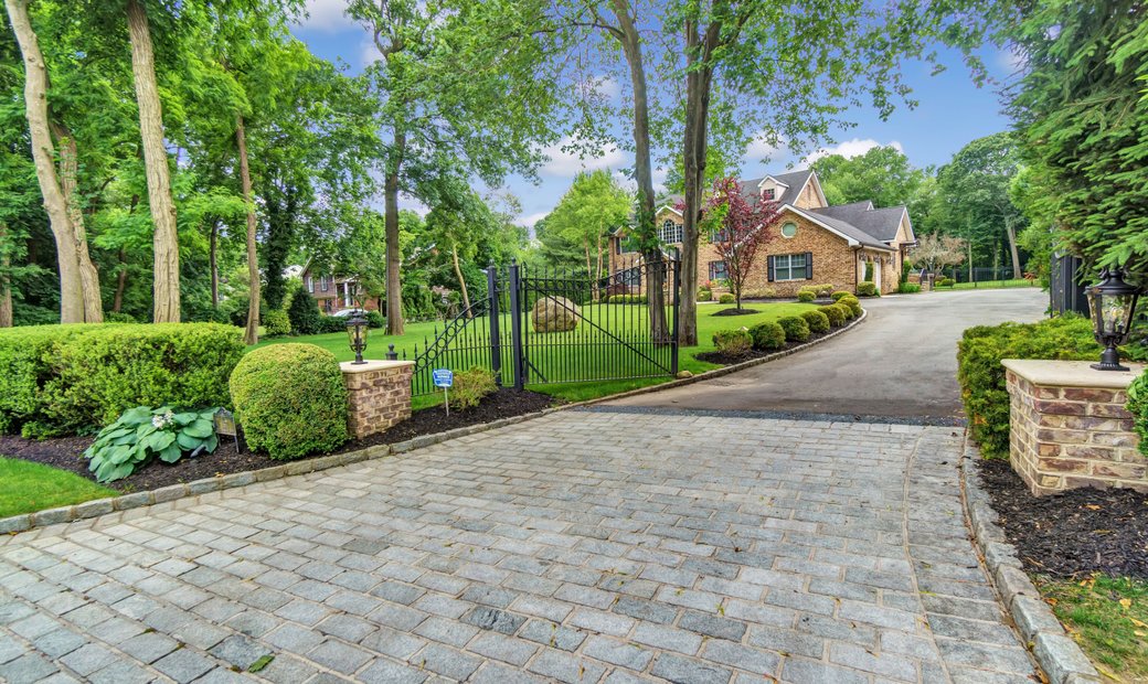 167 High Farms Road,Glen Head, Ny, In Old Brookville, New York, United