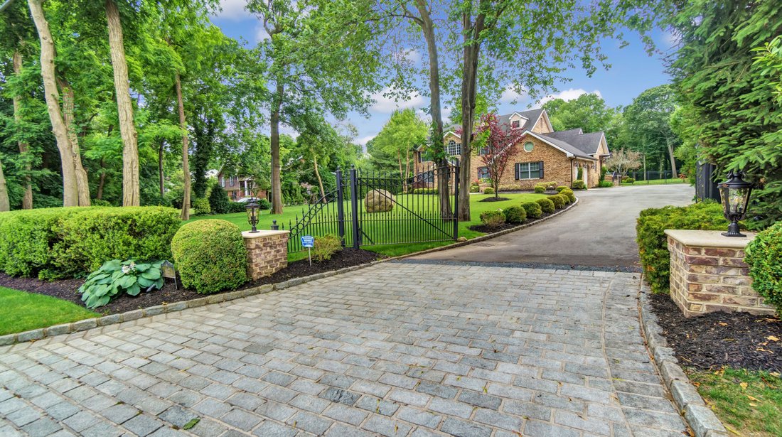 167 High Farms Road,Glen Head, Ny, In Old Brookville, New York, United