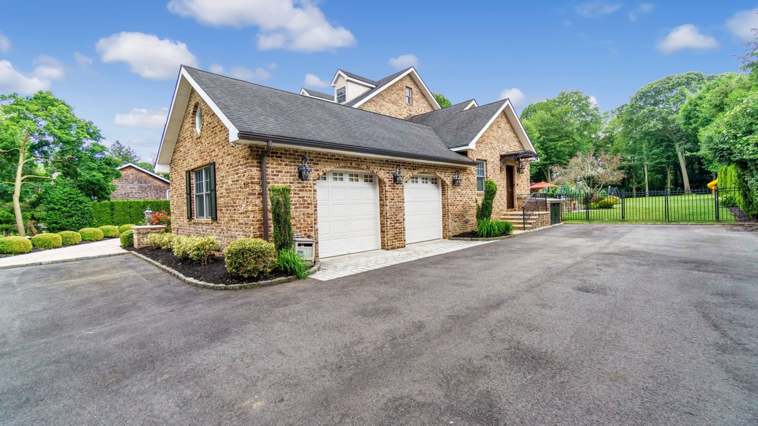 167 High Farms Road,Glen Head, Ny, In Old Brookville, New York, United