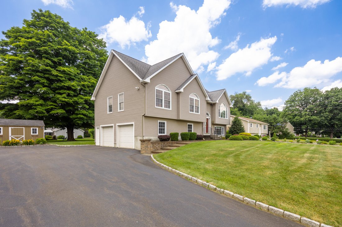 Custom Built Raised Ranch In Danbury, Connecticut, United States For