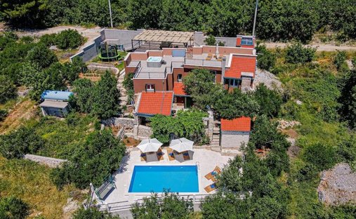 House in Omis, Split-Dalmatia County, Croatia 1