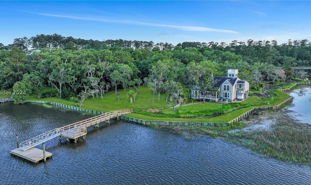 Picturesque 7 Acre Estate With Deep Water Access In Ridgeland, United