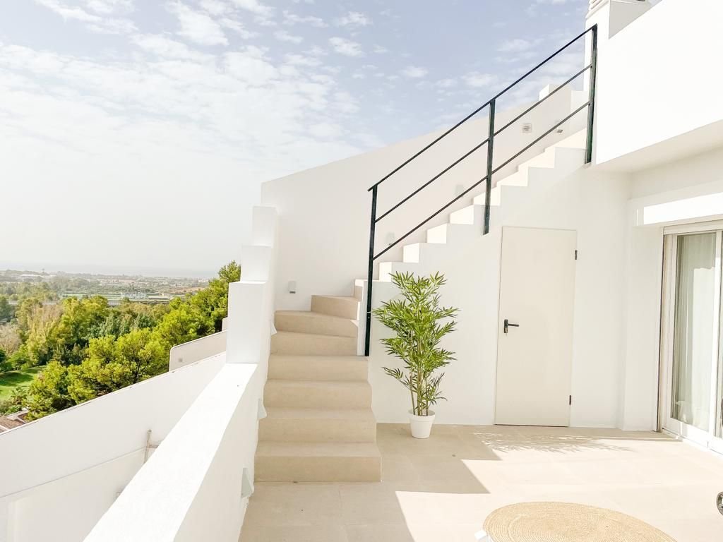 A closer look at Contemporary Penthouse Apartments With Exotic Views Outdoors