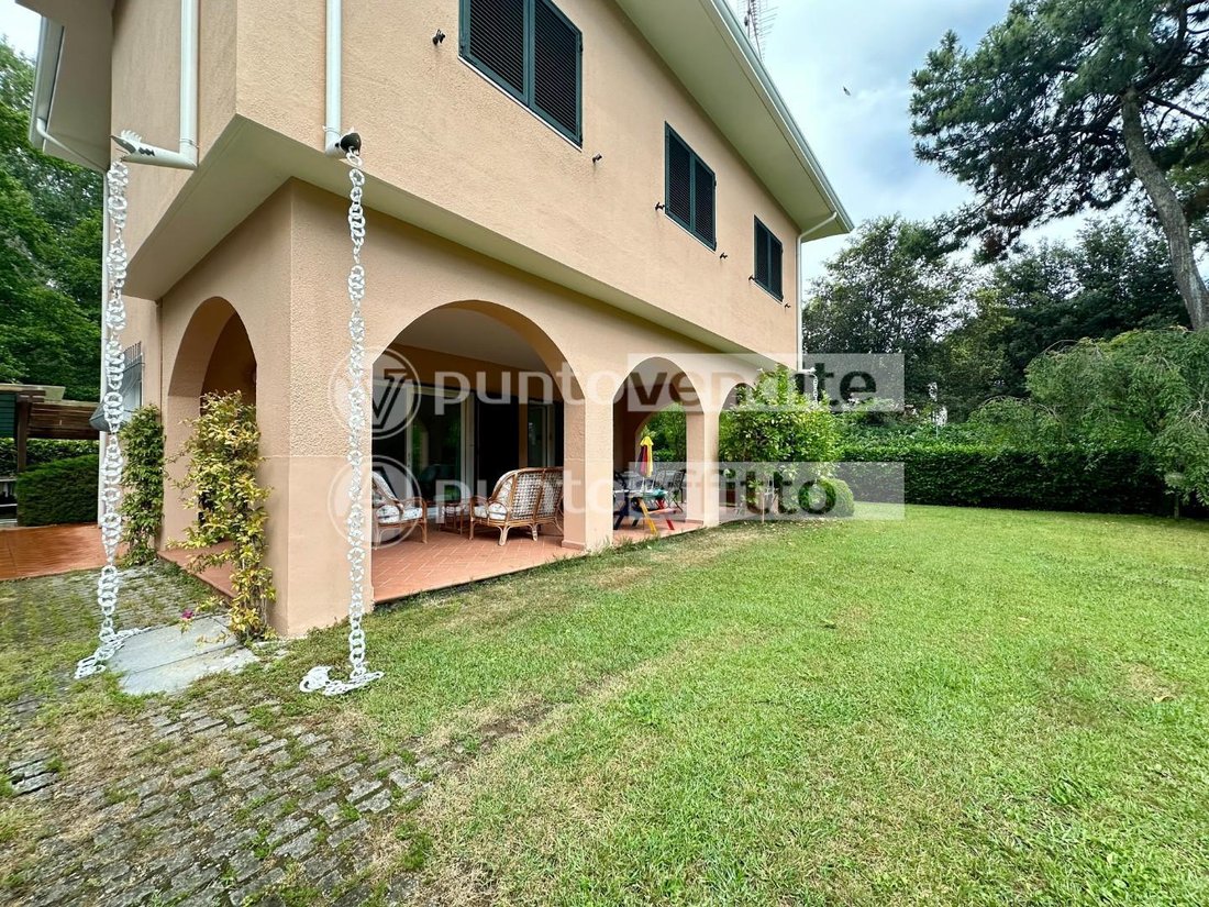 Villa in Ronchi, Massa, Italy 2 - 14432018