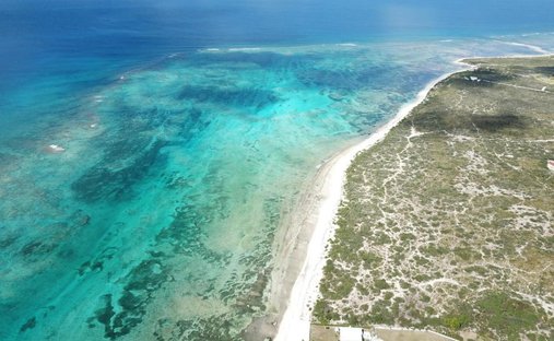 Terrain à Cockburn Town, Turks Islands, Îles Turks et Caïques 1
