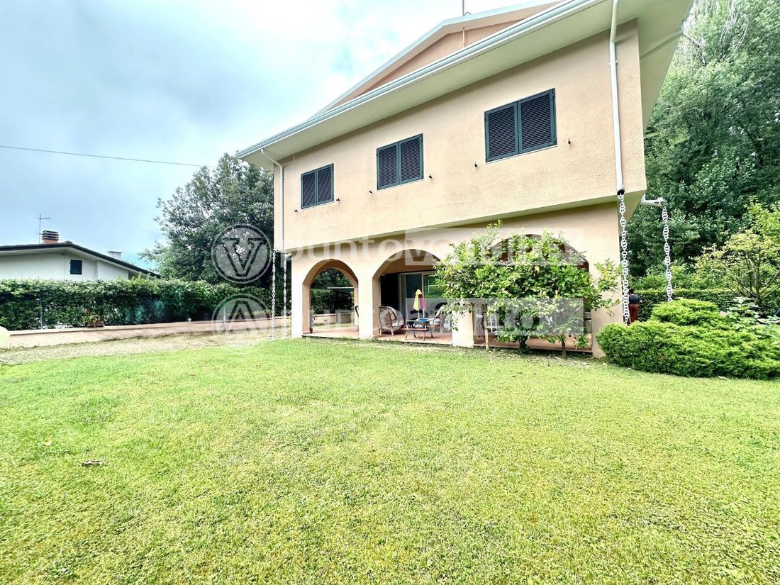 Villa in Ronchi, Massa, Italy 3 - 14432018