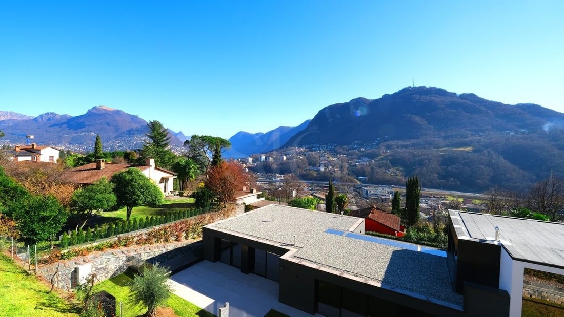 Villa in Collina d'Oro, Ticino, Switzerland 2 - 14437253