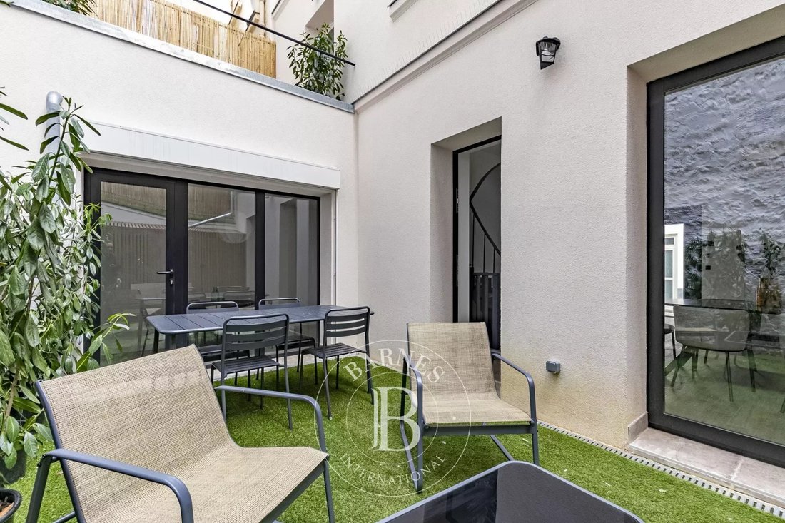 Paris 15 Commerce Emile Zola Renovated 270m² In Paris, île De France