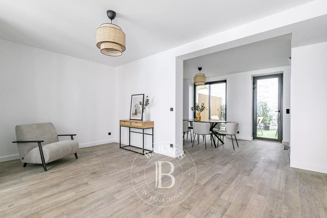 Paris 15 Commerce Emile Zola Renovated 270m² In Paris, île De France