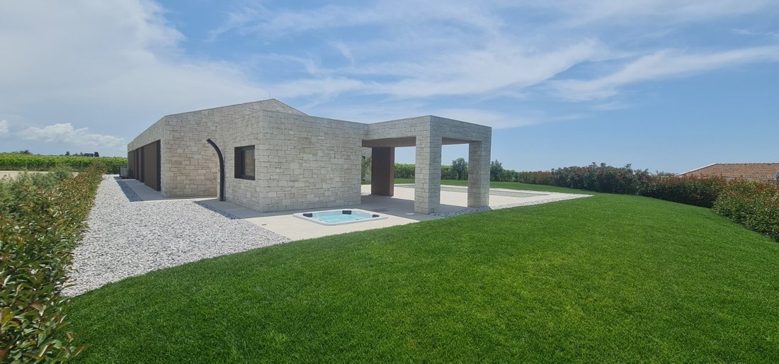 Villa in Brtonigla, Istria County, Croatia 3 - 14364879
