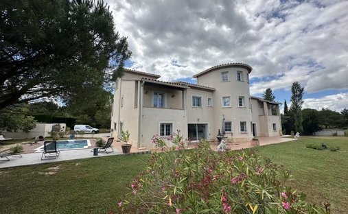 Luxury villas with garden for sale in Roullens, Occitanie, France ...