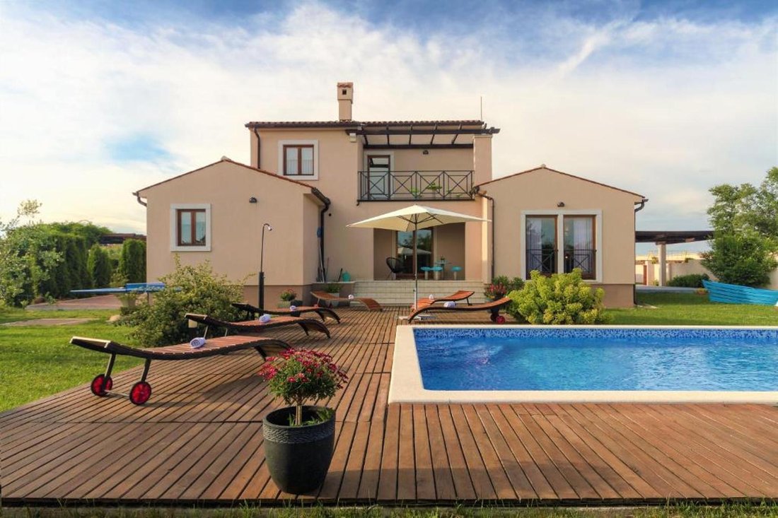Villa in Valtura, Istria County, Croatia 1 - 14443987