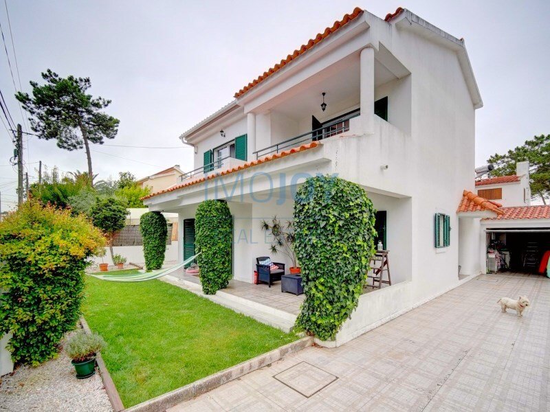 3 Bedroom Villa In Aroeira With Garden, Garage And In Almada, Setubal ...