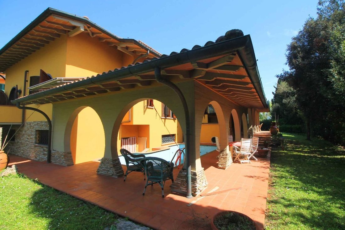 Villa in Larciano, Tuscany, Italy 4 - 14447382