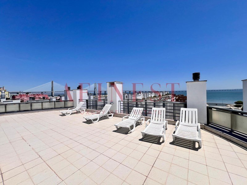 2 Bedroom Flat With River View In The Condominium In Lisbon, Lisbon ...