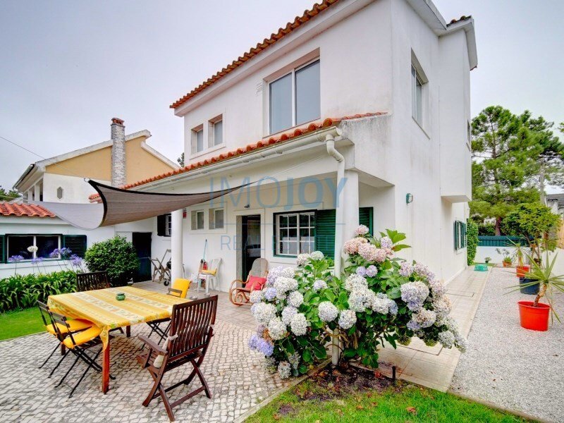 3 Bedroom Villa In Aroeira With Garden, Garage And In Almada, Setubal ...