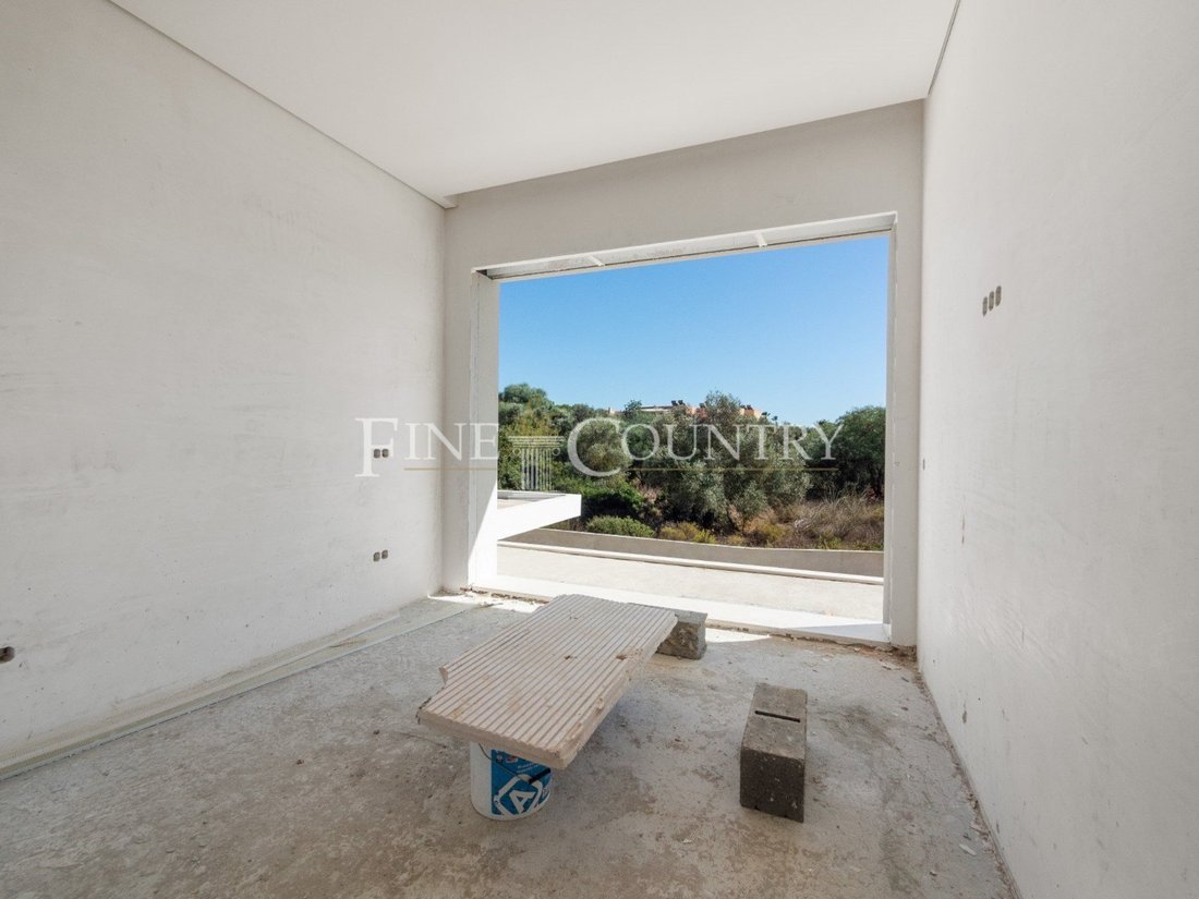 Carvoeiro – 3 + 1 Bedrooms Contemporary Villa In Carvoeiro, Algarve 