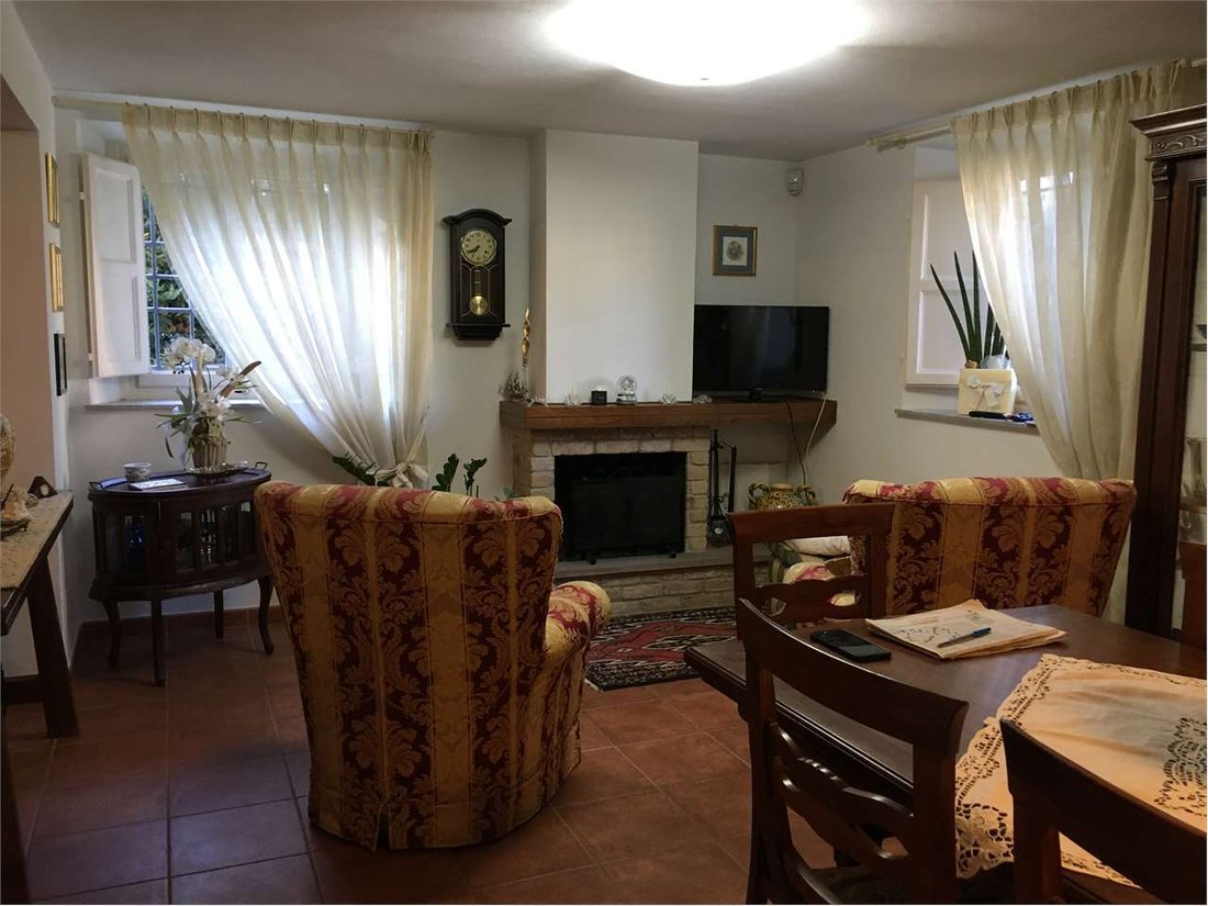 Villa in Antraccoli-Picciorana-Tempagnano, Lucca, Italy 3 - 14447646