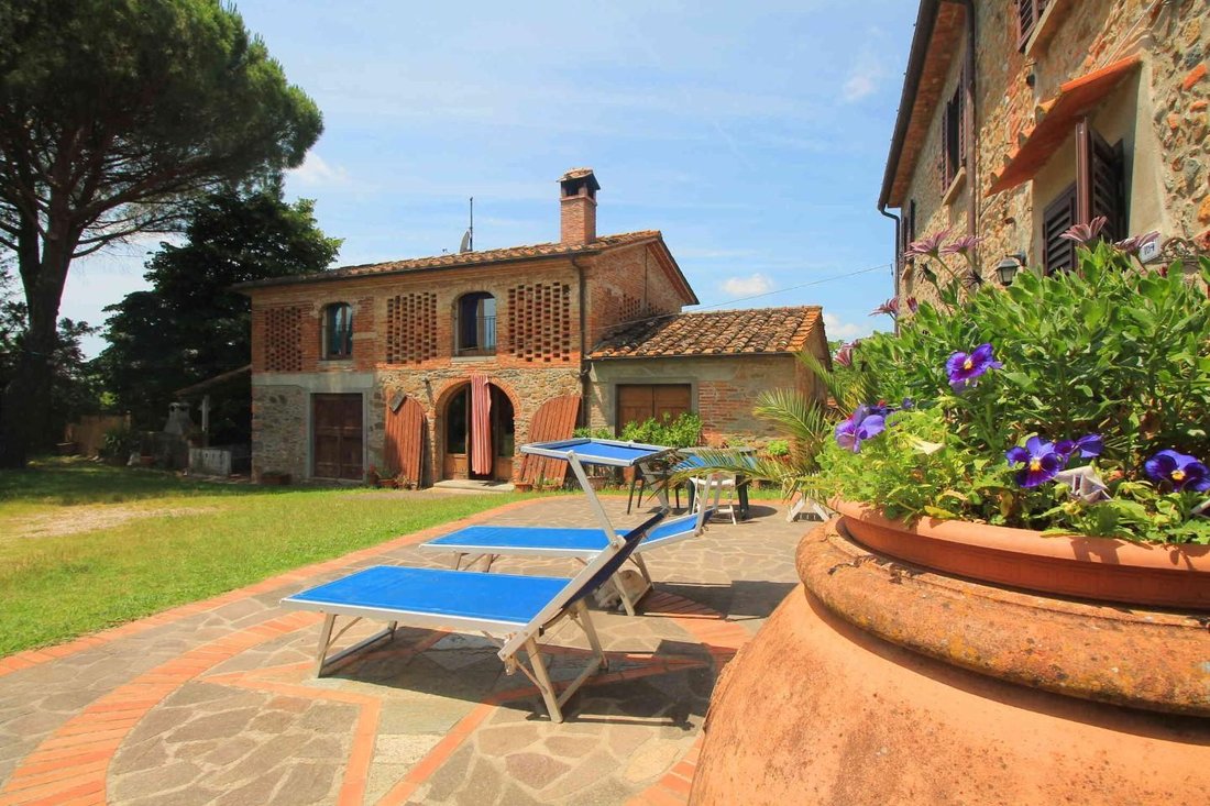 Farm Ranch in Larciano, Tuscany, Italy 4 - 14447353