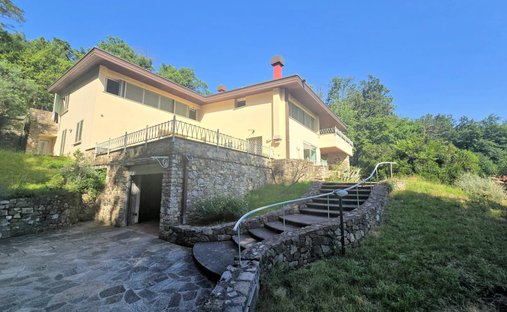 Villa in Bagnolo di Sopra, Montemurlo, Tuscany 1