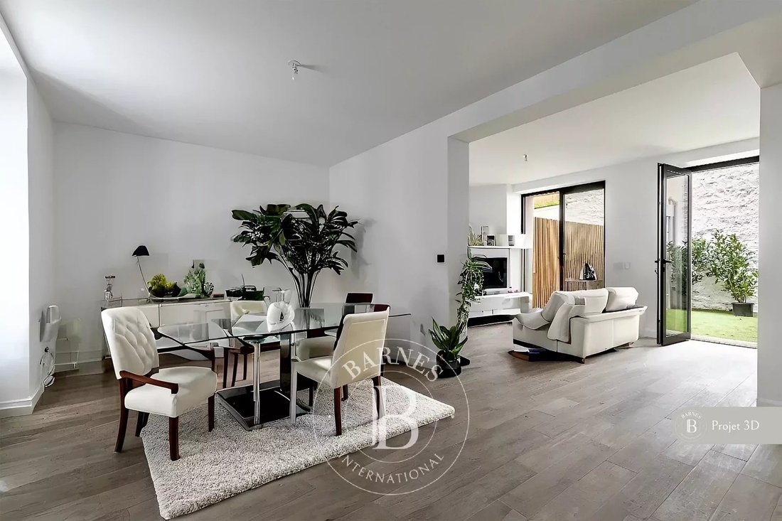 Paris 15 Commerce Emile Zola Renovated 270m² In Paris, île De France