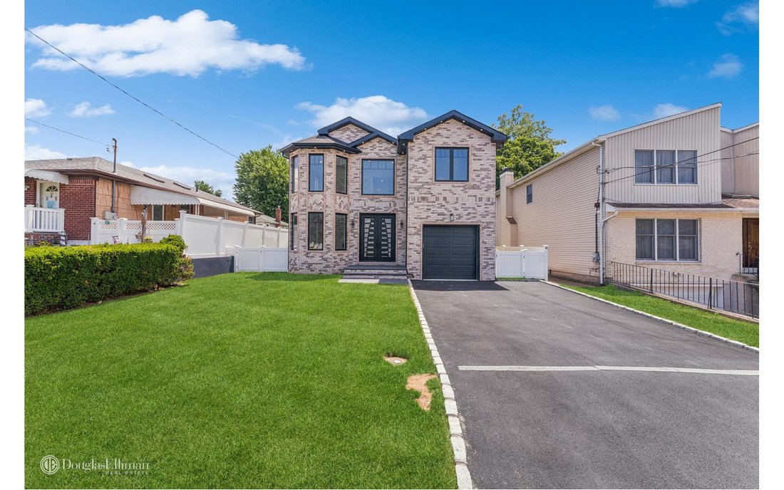 House Albertson In Albertson, New York, United States For Sale (14430945)