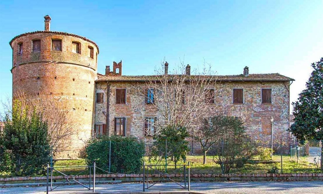 Niviano’s Crown: A Medieval Castle Whispering to the Trebbia’s Song