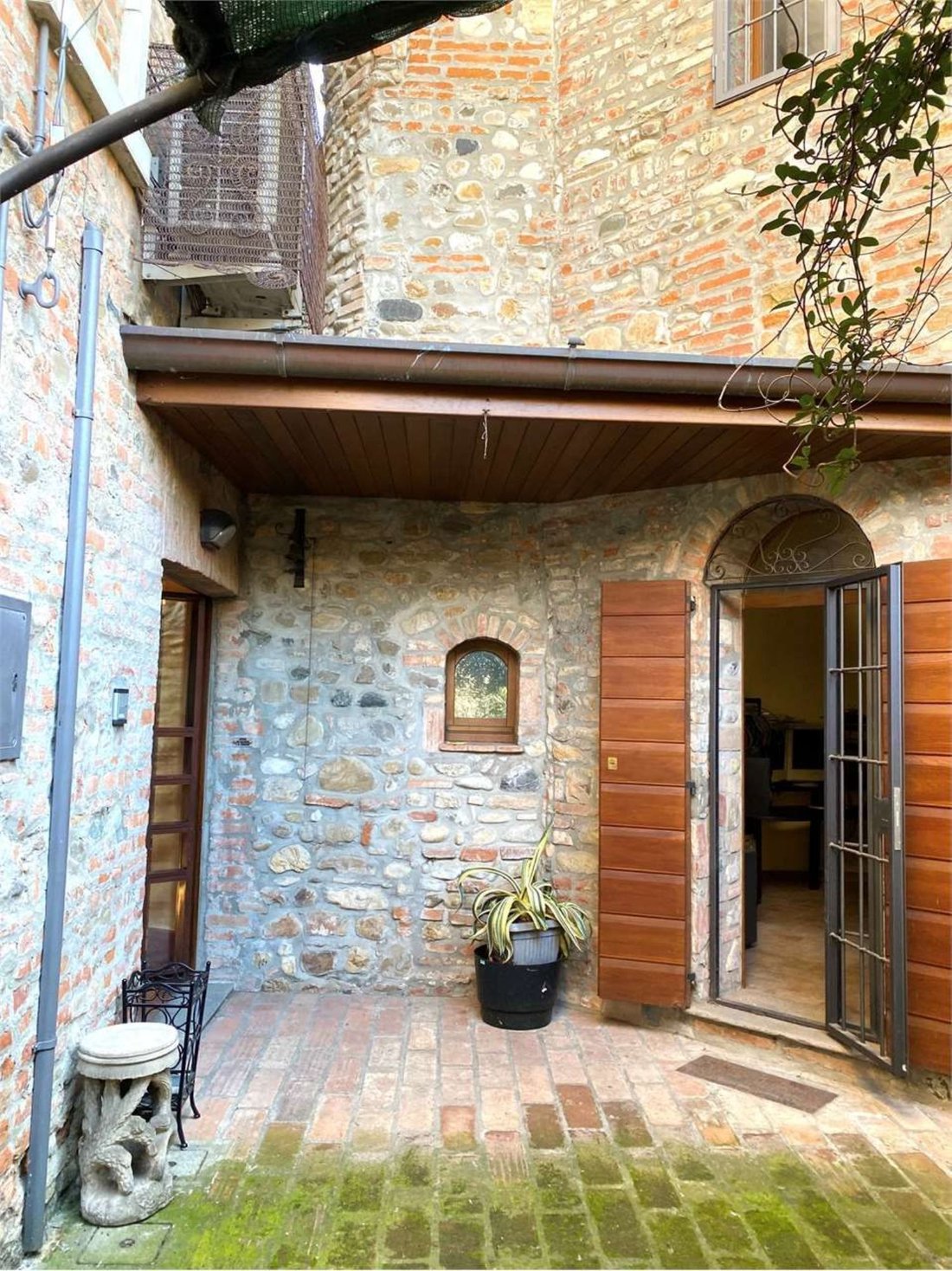 Niviano’s Crown: A Medieval Castle Whispering to the Trebbia’s Song - 5